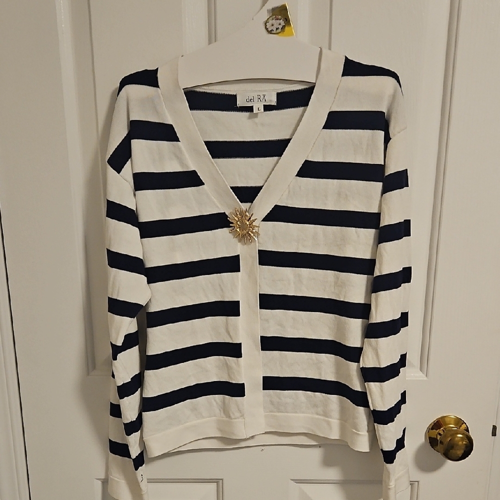 💗Striped V-Neck Sweater - Navy and White With Attached Sunburst Pin NWOT